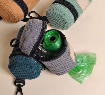 Housse distributeur de sacs à crottes pour chien en velours côtelé avec fermeture éclair et mousqueton, compact et pratique pour les balades
