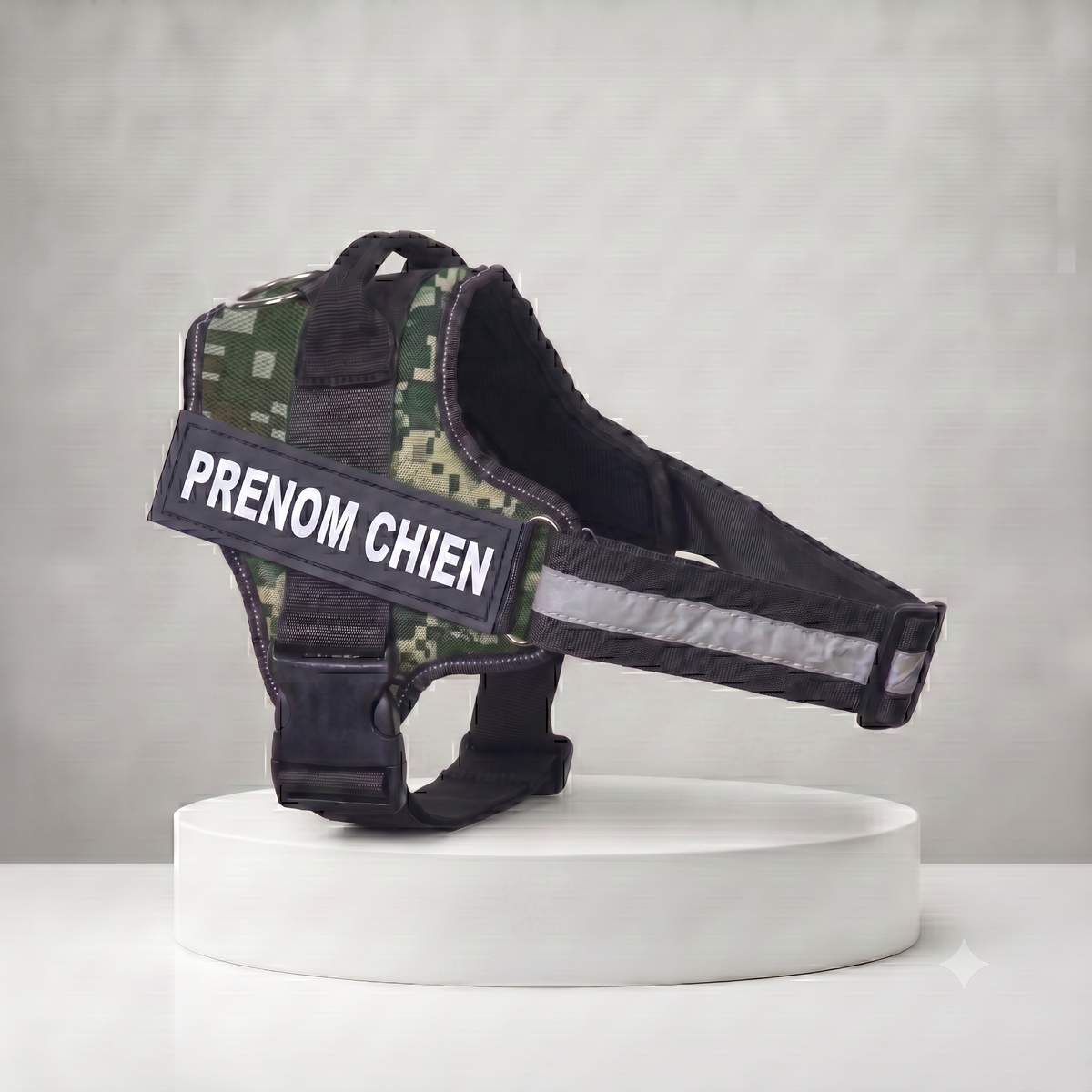 Harnais chien personnalisé motif camouflage militaire avec patch prénom, bande réfléchissante et poignée de maintien, ajustable toutes tailles
