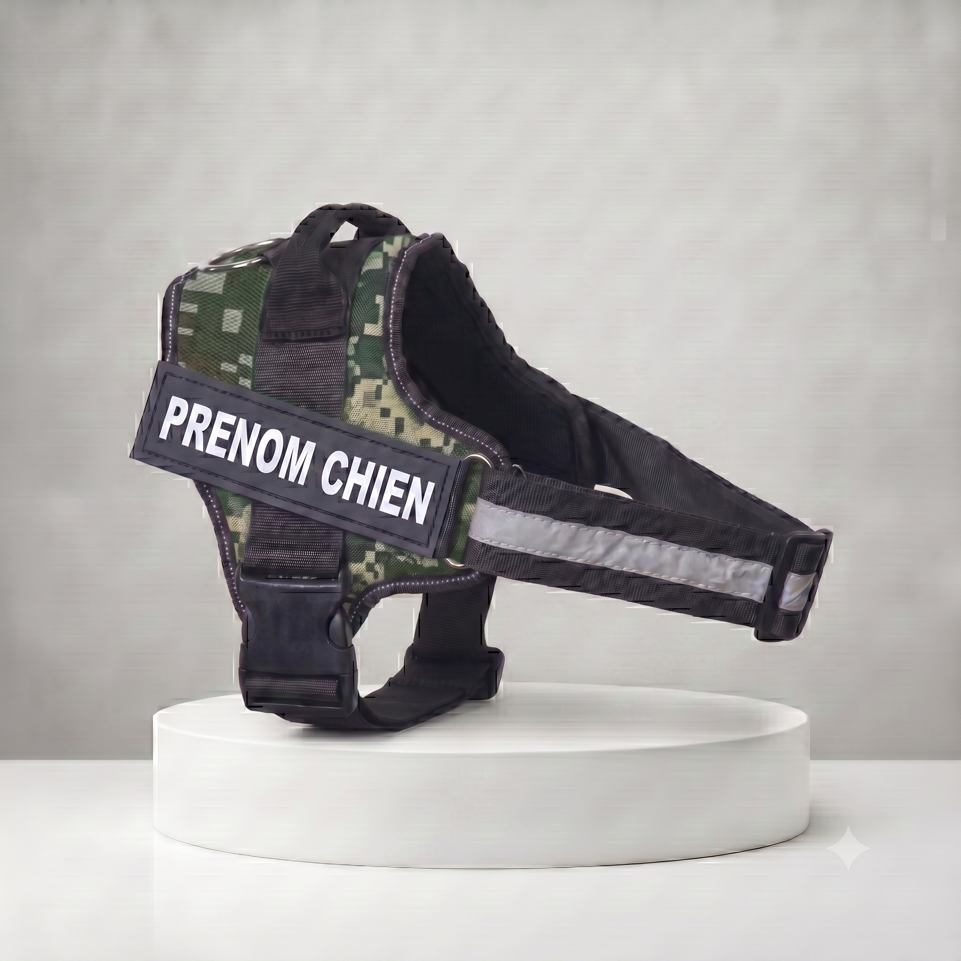 Harnais chien personnalisé motif camouflage militaire avec patch prénom, bande réfléchissante et poignée de maintien, ajustable toutes tailles