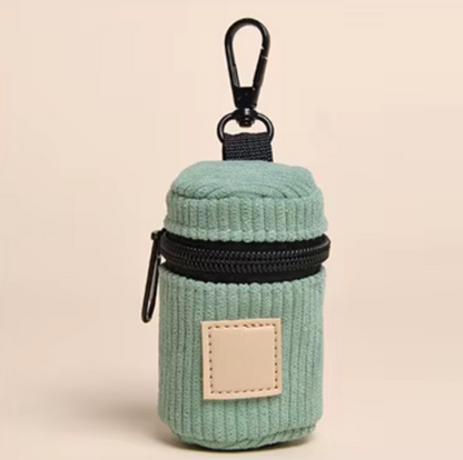 Housse distributeur de sacs à crottes pour chien en velours côtelé bleu clair avec fermeture éclair et mousqueton, compact et pratique pour les balades