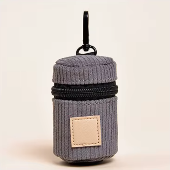 Housse distributeur de sacs à crottes pour chien en velours côtelé gris avec fermeture éclair et mousqueton, compact et pratique pour les balades
