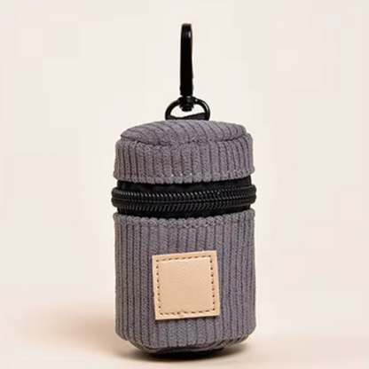 Housse distributeur de sacs à crottes pour chien en velours côtelé gris avec fermeture éclair et mousqueton, compact et pratique pour les balades