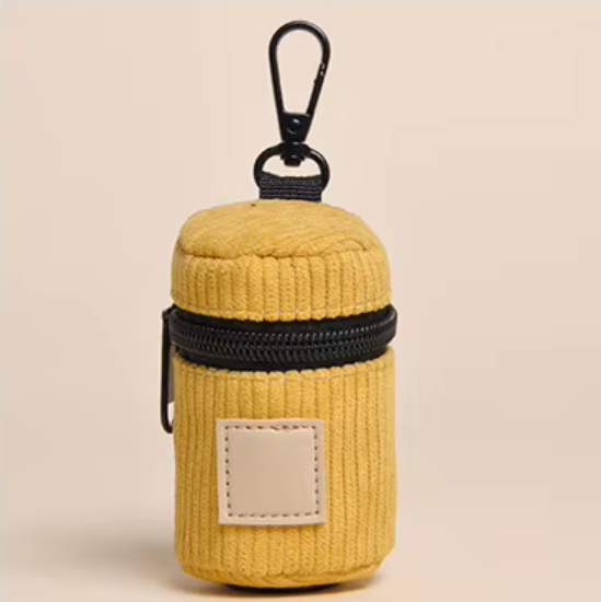 Housse distributeur de sacs à crottes pour chien en velours côtelé jaune avec fermeture éclair et mousqueton, compact et pratique pour les balades
