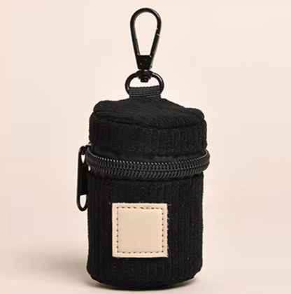 Housse distributeur de sacs à crottes pour chien en velours côtelé noir avec fermeture éclair et mousqueton, compact et pratique pour les balades
