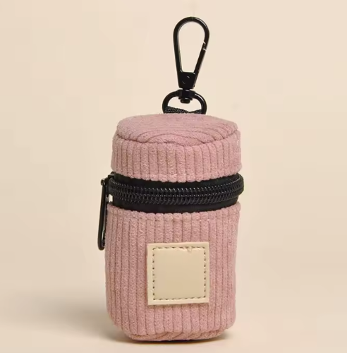 Housse distributeur de sacs à crottes pour chien en velours côtelé rose avec fermeture éclair et mousqueton, compact et pratique pour les balades